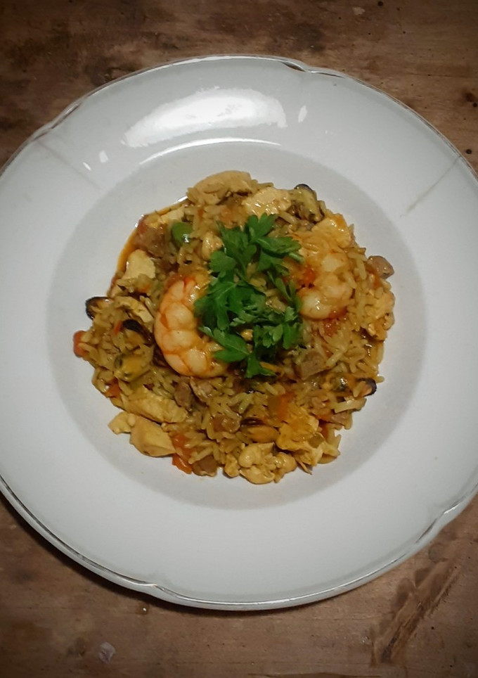 Una foto de Paella valenciana