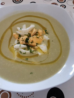 Una foto de Crema de coliflor y brócoli