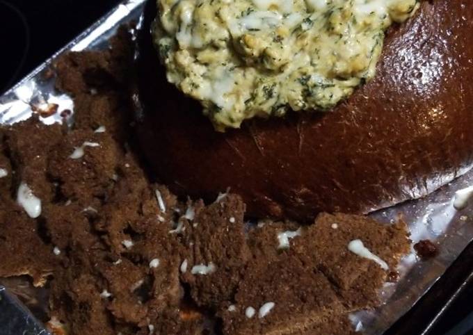 Cheesy Spinach Dip in a Pumpernickel Bread Bowl