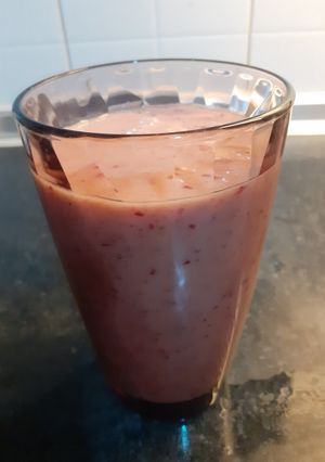 Φωτογραφία της συνταγής Smoothie μιξ φρούτων με σιρόπι από χουρμάδες