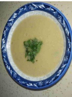 صورة لوصفة الشوربه البيضاء مثل شوربة المطاعم