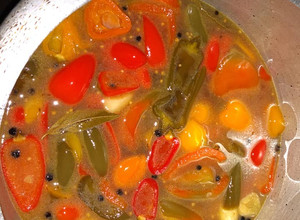 Una foto de Conserva de Locoto o Jalapeño Agridulce (Ajíes Agridulces)