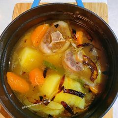 A picture of Oxtail Soup.