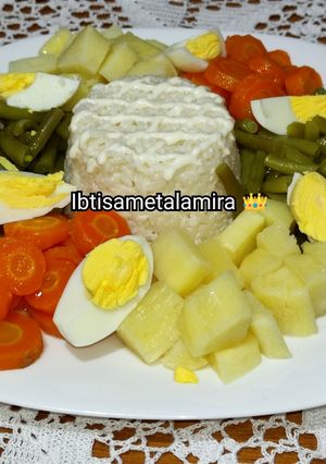 صورة لوصفة سلطة خضار مفورة مع الأرز
