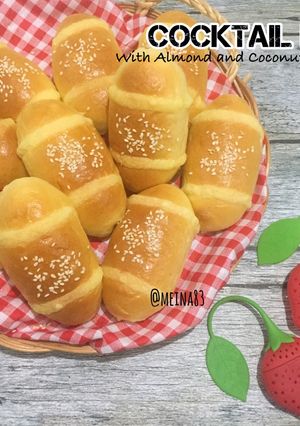 Foto resep Cocktail Bun ~ Almond and Coconut Filling