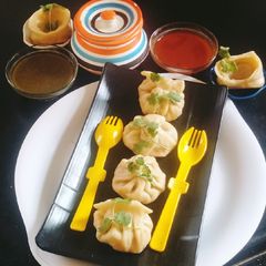 A picture of Veg Dumplings 😋😋 street style momos.