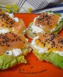 Cogollos con queso cottage y salmón