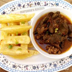 A picture of Ofals peppersoup with fried sweet potatoe💖.