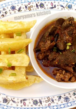 A picture of Ofals peppersoup with fried sweet potatoe💖.