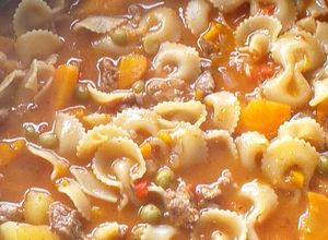 Una foto de Guiso de fideos con carne