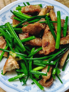 韭菜花熱炒花枝丸（家常菜）（下酒菜）（清冰箱料理） 的食譜成品照片