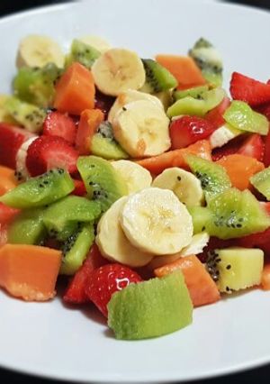 Foto principal de Ensalada de frutas con queso, canela y leche condensada