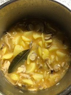 Una foto de Patatas con boletus fácil