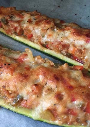 Una foto de Calabacines rellenos de atún y verduras