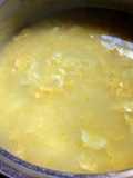 Sopa de arroz y huevos