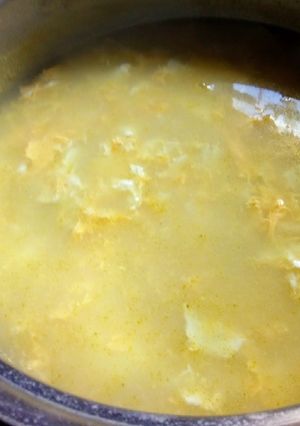 Una foto de Sopa de arroz y huevos