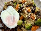 สะโพกไก่ผัดผัก