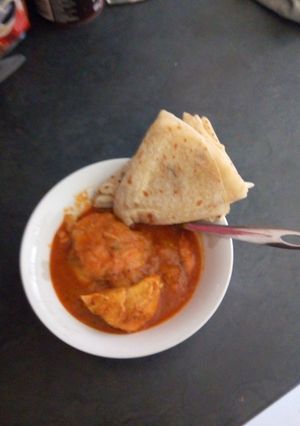 A picture of Butter Chicken and Roti.