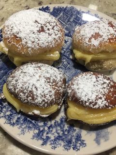 Una foto de Berlinés con crema Pastelera