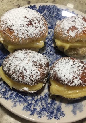 Una foto de Berlinés con crema Pastelera