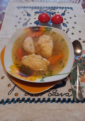 O poză a rețetei Supă de cocoș cu găluște de griș.