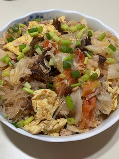 高麗菜冬粉蕃茄🍅炒蛋🥚(清冰箱料理) 的食譜成品照片