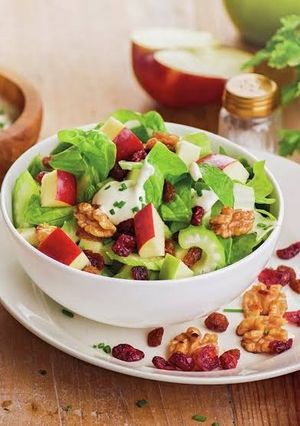 Una foto de Ensalada Waldorf con pollo