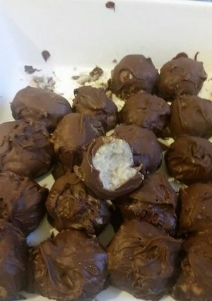 A picture of C&J's Reeces' Chocolate Balls.