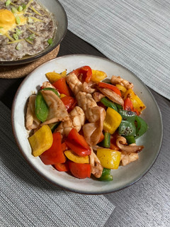 惹味小菜😋蝦醬三色椒炒鮮魷 的食譜成品照片