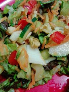 Una foto de Ensalada multicolor! Rica, nutritiva, económica :)