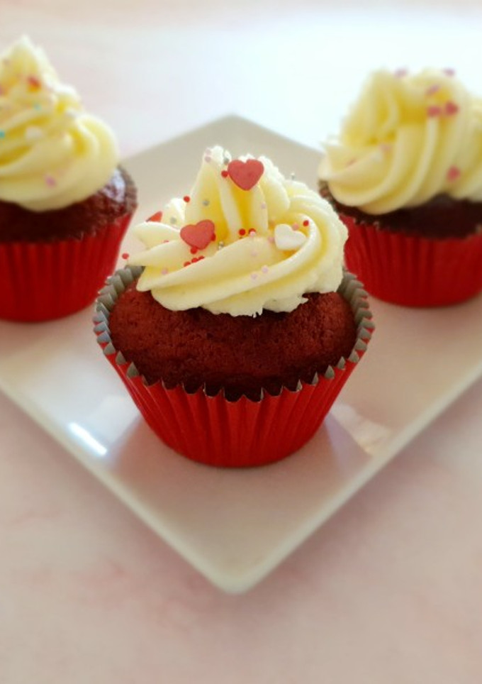 Una foto de Cupcakes red velvet🧁San Valentín💖