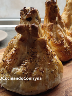 Una foto de Saquitos de hojaldre rellenos de pollo