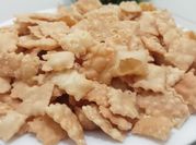 Gambar camilan dari kulit pangsit goreng