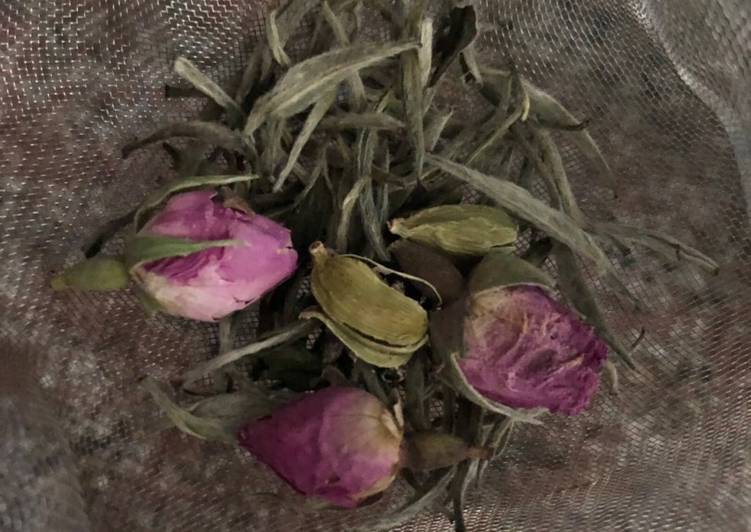 Step-by-Step Guide to Prepare Favorite Rose and cardamom tea