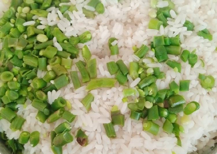 White rice with green beans