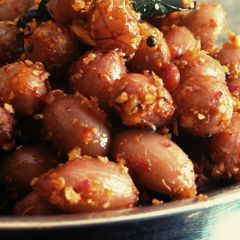 A picture of Nilakadalai Sundal / Boiled peanuts in freshly grounded spices.