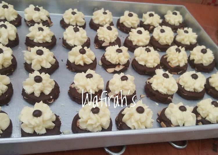 Black n white cookies