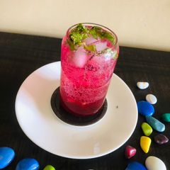 A picture of Strawberry mojito.