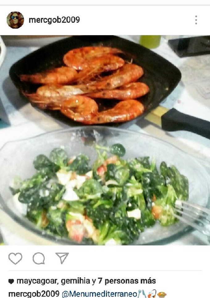 Una foto de Ensalada de canónigos y gambón a la plancha 😍