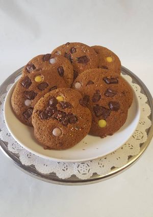 A picture of Chunky chocolate and Smarties cookies.