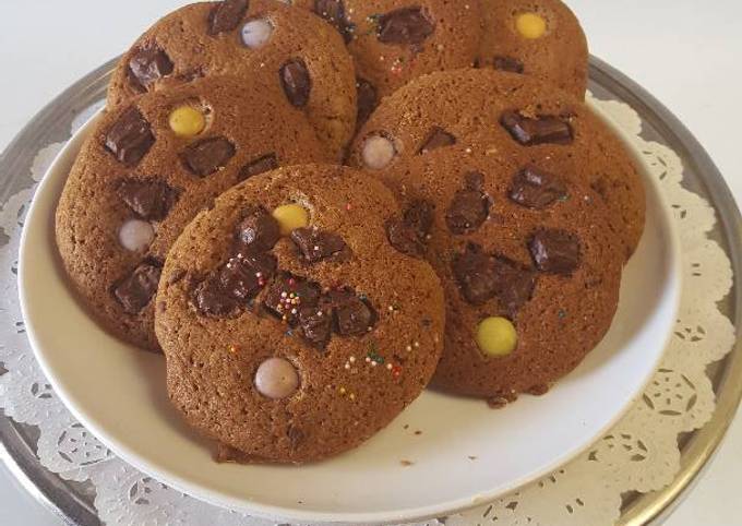 Chunky chocolate and Smarties cookies