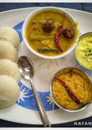 रवा इडली (rava idli recipe in Hindi) रेसिपी मुख्य फोटो