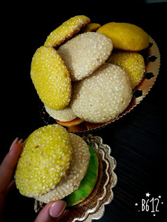 عکسی از دستور کلوچه کنجدی - تابه ای