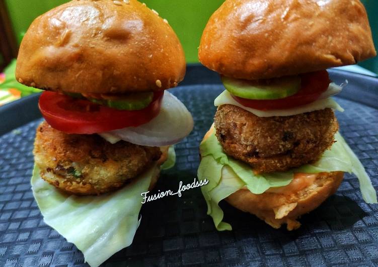 Step-by-Step Guide to Prepare Speedy Red bean’s and rice mini 🍔 burger