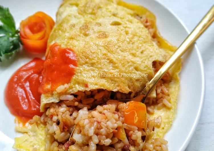 Omurice (Japanese Omelette Rice)