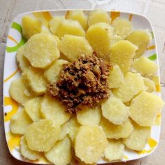 A picture of Sweet potatoes with egg souce.