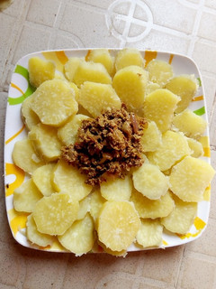 A picture of Sweet potatoes with egg souce.