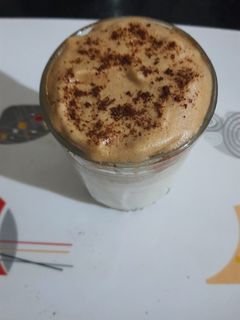 દાલગોના કોફી (Dalgona Coffee Recipe In Gujarati) રેસીપી મુખ્ય ફોટો