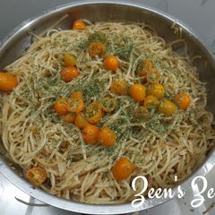 A picture of Spaghetti Aglio E Olio with Yellow Cherry Tomatoes.