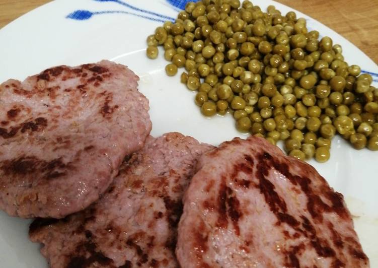 Hanburguesa y guisantes
